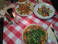 Pizzeria Calabrisella Die Holzofenpizza food