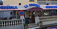 La Soupiere outside