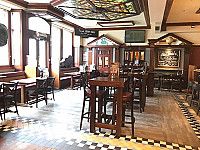 The Globe Inn inside