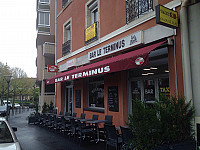 Bar Le Terminus inside