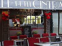 Le Petit Cintra inside