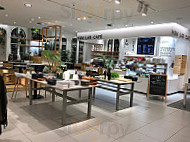 H&m Lab Café inside