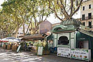 Le Kiosque à Malices outside