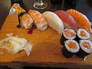 Sushi-Trier food