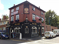 The Vine Inn outside