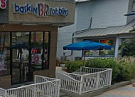 Baskin-robbins outside