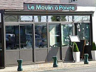 Le Moulin a Poivre inside