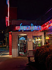 Silver Diner outside