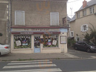 Le Marginal Châtillon-sur-indre outside