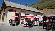 Refuge du Col du Noyer outside