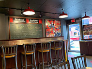 Smoke's Poutinerie inside