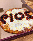 Me-n-ed's Pizza Parlor food