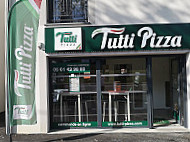 Tutti Pizza inside