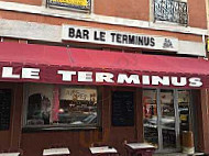 Bar Le Terminus outside