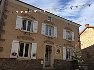 Auberge Des Petits Hôtel outside