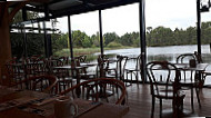 Le Lake Restaurant Bar outside