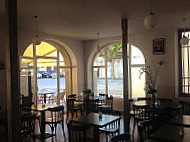 Bistro Pastis inside