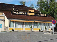 Boulangerie Chez Lucien outside