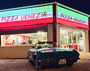 Pizza Venezia outside