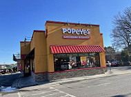 Popeyes Louisiana Kitchen outside