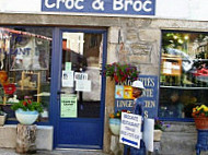 Croc Broc outside