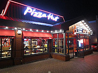 Pizza Hut outside