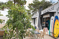 Le Banc De Sable Surf House inside