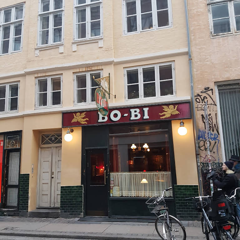 Bo-bi Udenfor