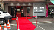 Delices Pizza Automatique outside