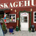 Iskagehuset V/lone Johansen Udenfor