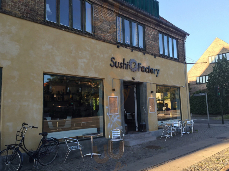 100% Sushi Udenfor