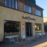 100% Sushi Udenfor