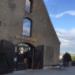Sticks ’n' Sushi Udenfor