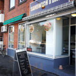 Sandwich And Bagel Udenfor