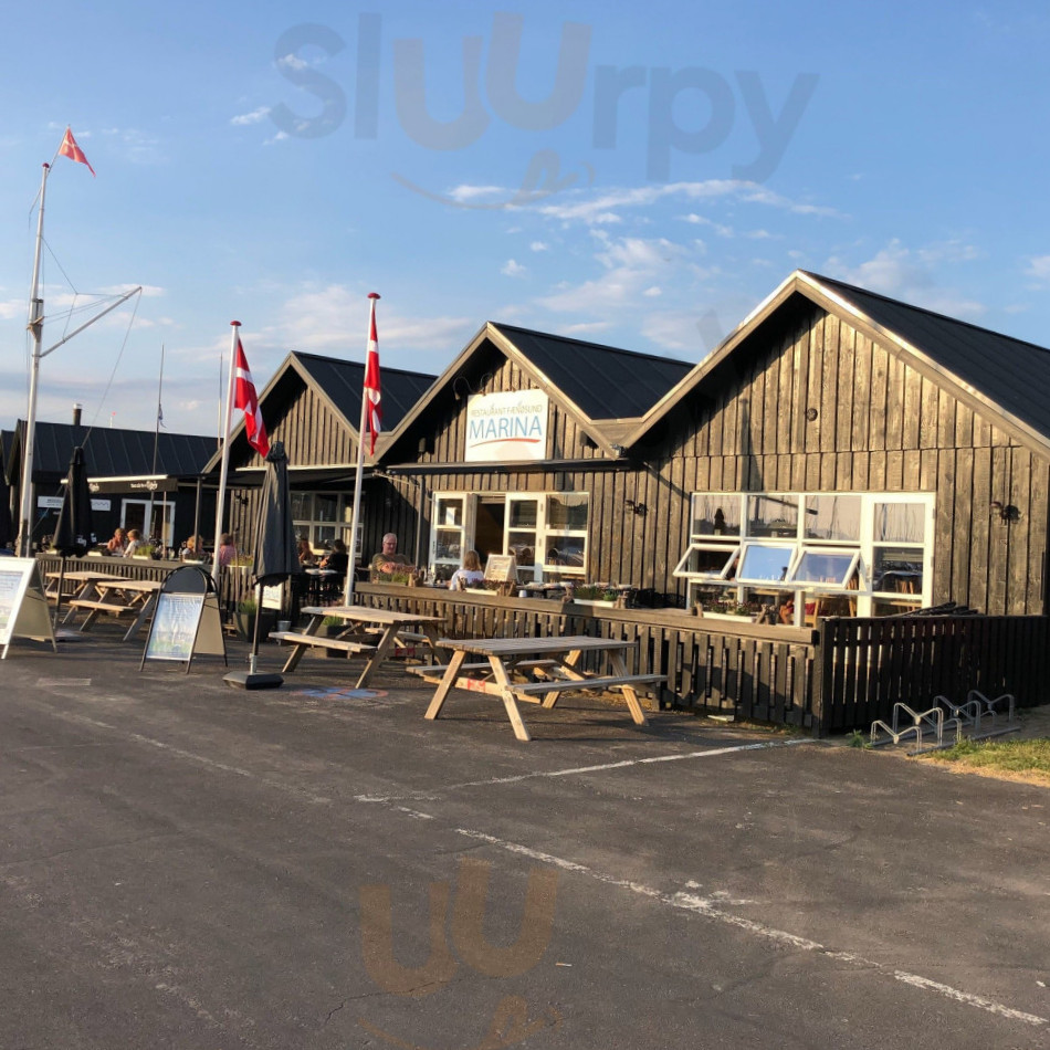 Marina Grill Cafe Udenfor