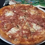 Zilan's Pizza Og Burgercafé Mad