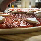 Foozo Artisan Pizza food