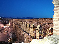 Tradicionarius Segovia outside