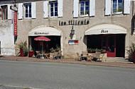 les tilleuls outside