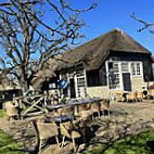 De Landije Van Giethoorn outside