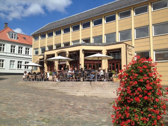 Cafe Morville Udenfor