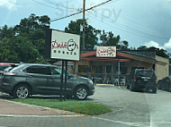 Daddio's Burger outside