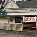 Pot-o-gold Grill outside