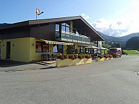 Bäckerei Aurhammer, Benjamin Bäckerei outside