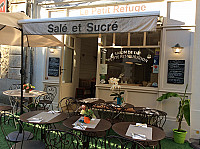 Le Petit Refuge inside