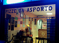 Bottega Della Pizza inside