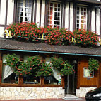 Auberge Tartatin inside