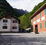 Baita Monte Gelas Rifugio San Giacomo outside