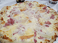 Pizza Saveurs food