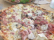 Pizza Cho Feu de Bois food